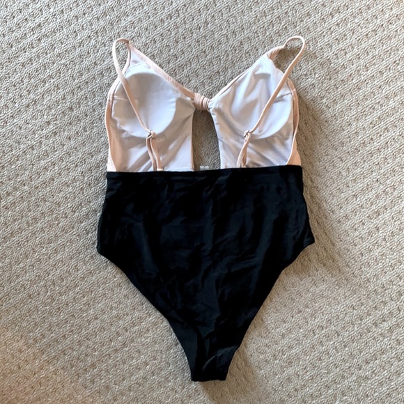 One piece bathing suit - Picture 2 of 2